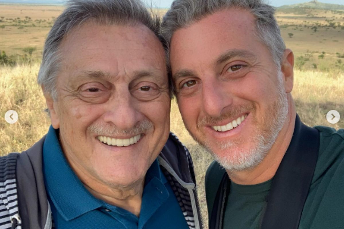 Luciano Huck appears in a rare click next to his
