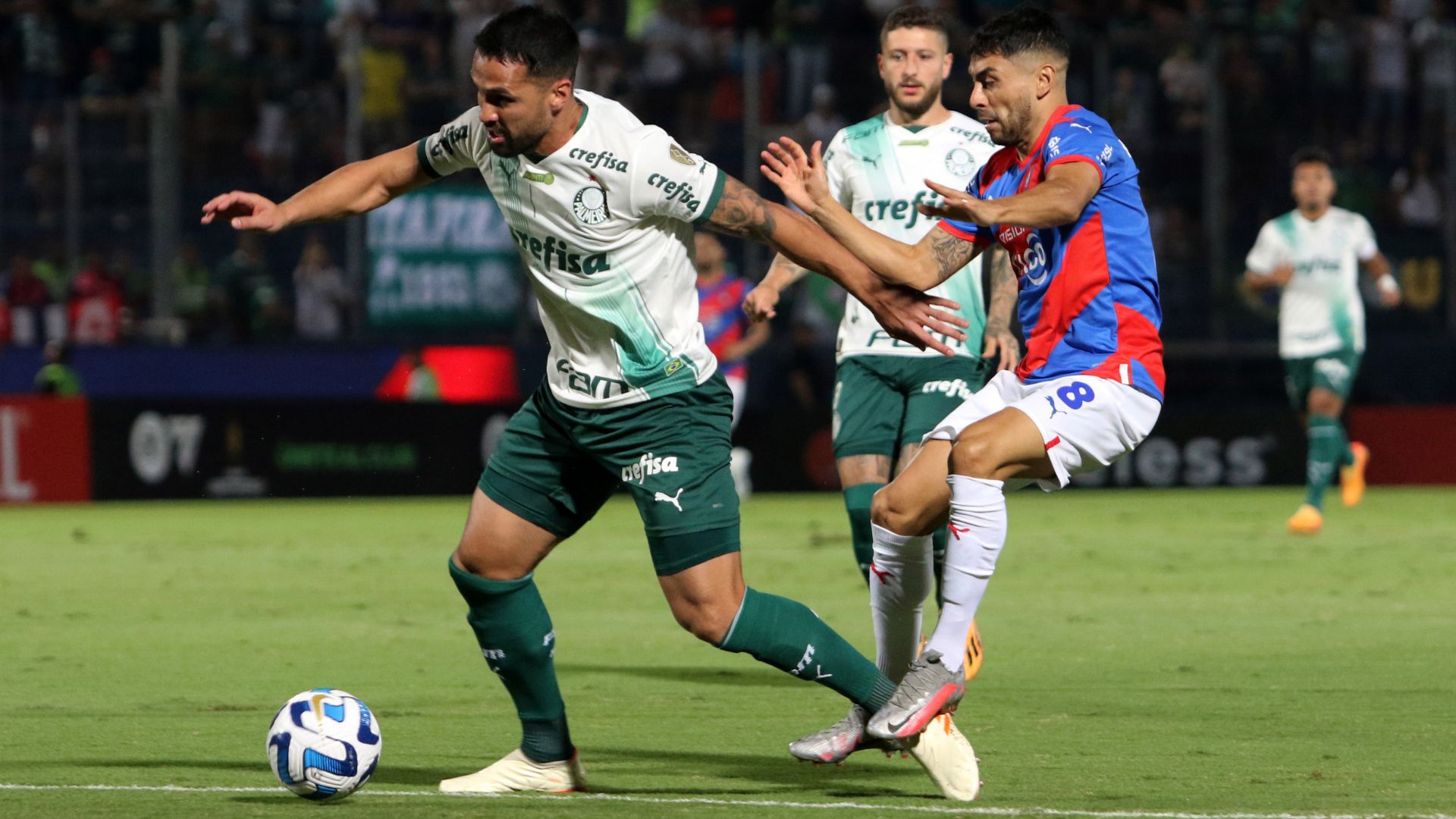 Luan in action for Palmeiras