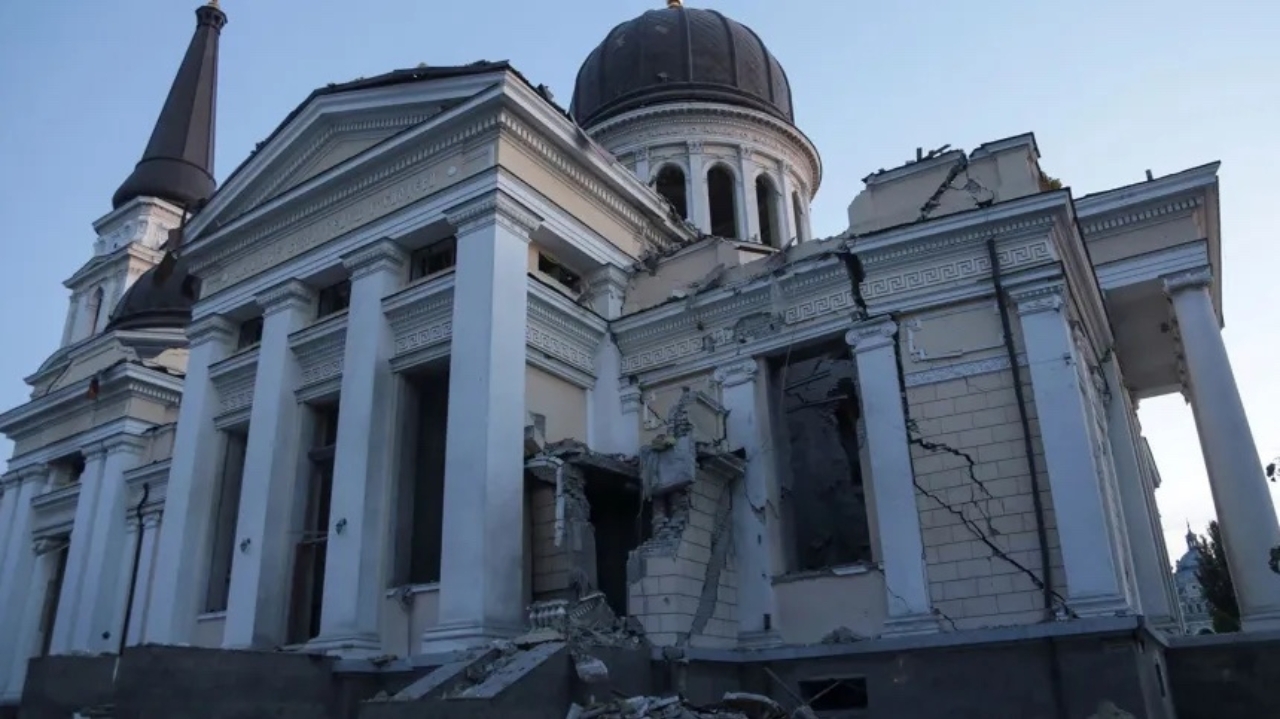 Ukrainian president vows to retaliate after Russian attack; historic cathedral
