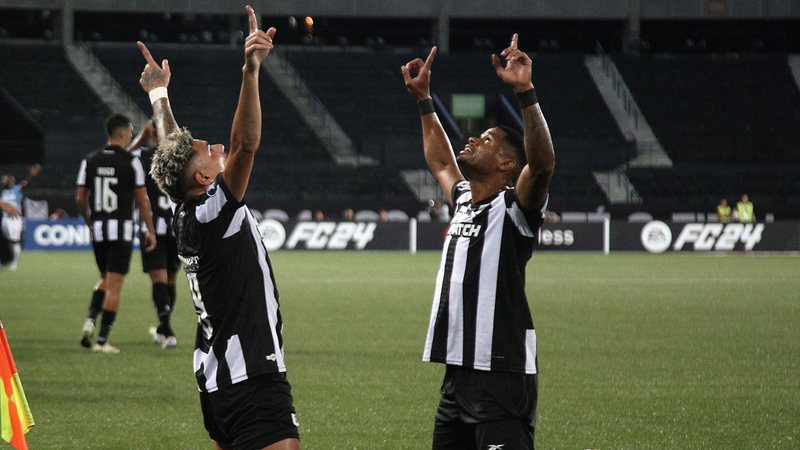 Botafogo destroys Aurora and catches Bragantino in the next phase