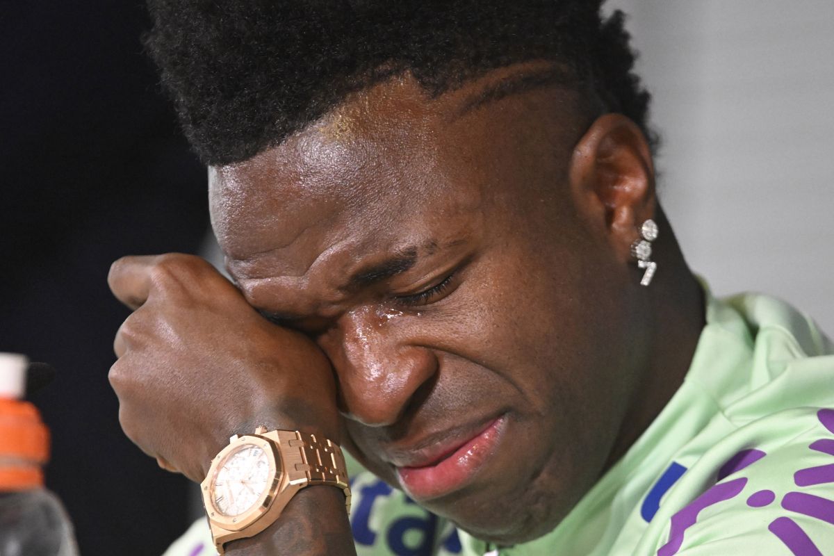 Vinicius Júnior cries at a press conference when talking about