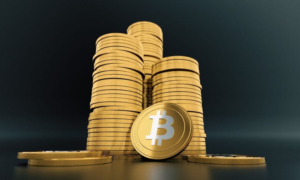 Bitcoin bate mais um recorde e chega a valer US$ 70 mil Lorena Bueri