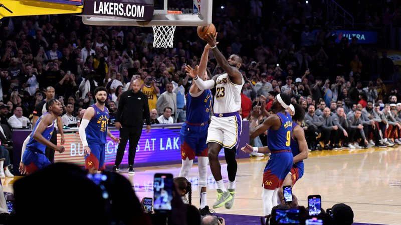 LeBron James' record is overshadowed by Lakers defeat