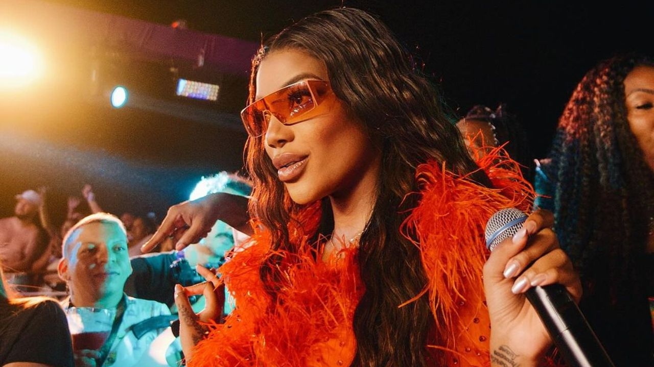 Ludmilla releases preview of her first single in English and