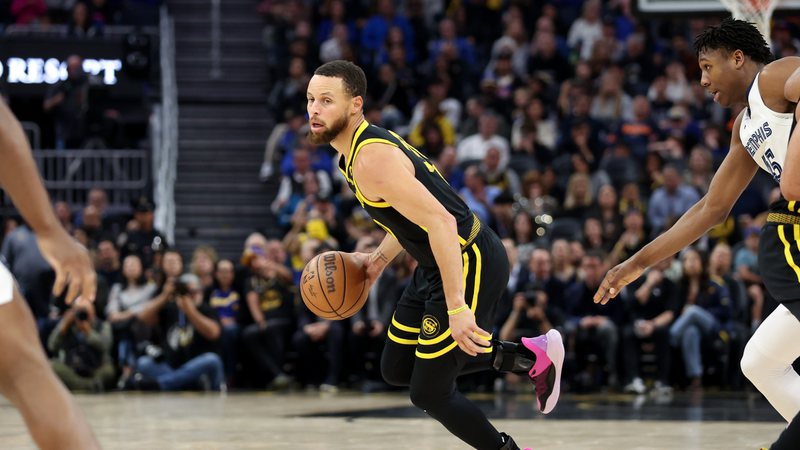 Stephen Curry hits impressive mark in Warriors victory; look