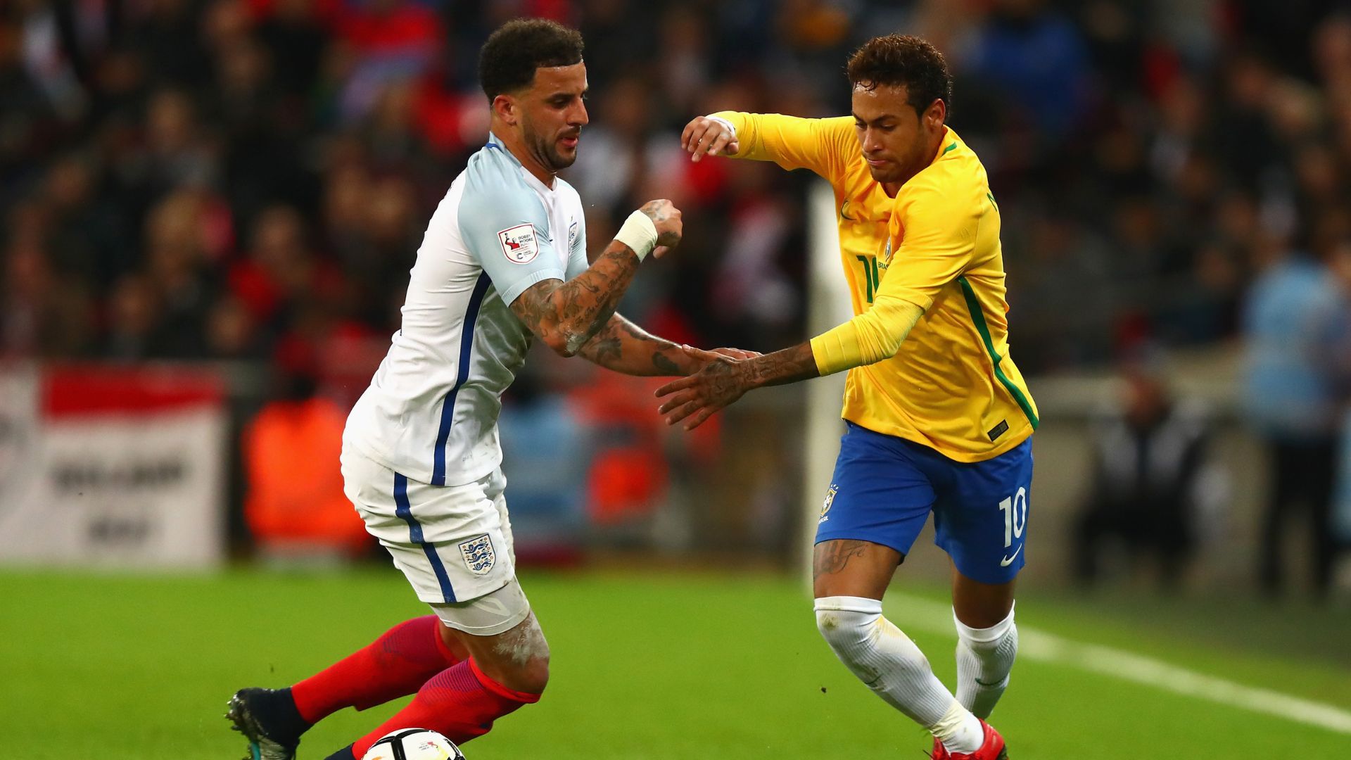 Neymar and Walker in the last game between Brazil and England, in 2017 (Credit: Getty Images)