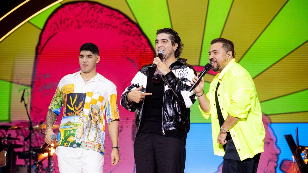 Xand Avião performs alongside Zé Vaqueiro and Nattan at Farofa