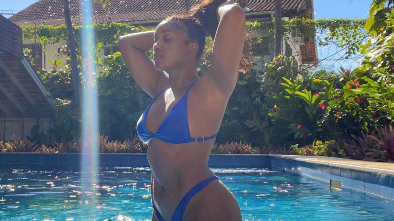 Iza shows off her curves on social media and gets