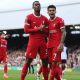 Liverpool wins and remains in the fight for the Premier