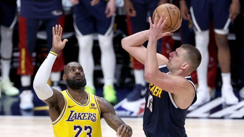Nuggets beat Lakers and close playoff series