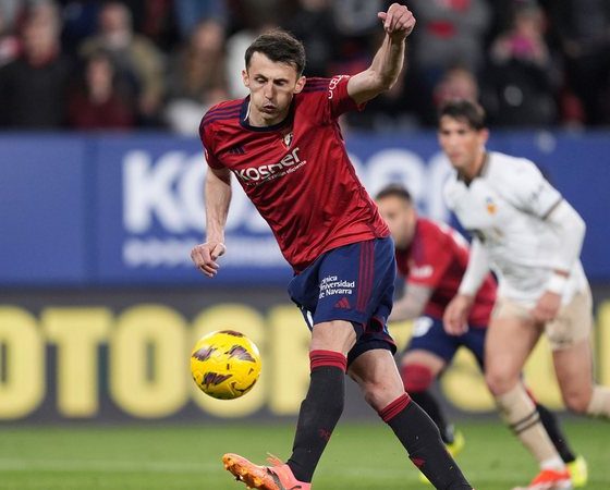 Osasuna player takes bizarre penalty and goes viral; look