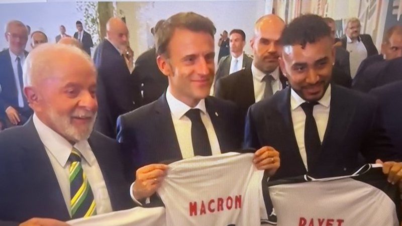 Video captures message from French president to Payet, from Vasco: