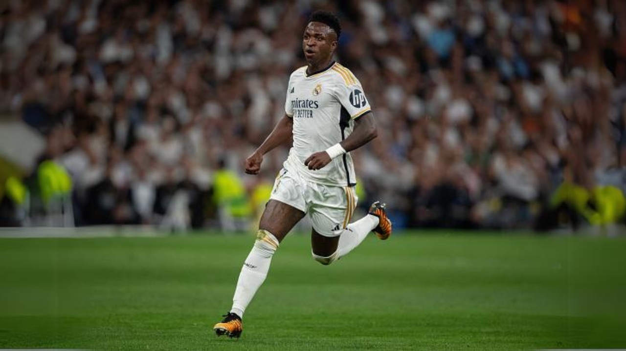 Vinicius Junior receives praise from Ancelotti for agreeing to change