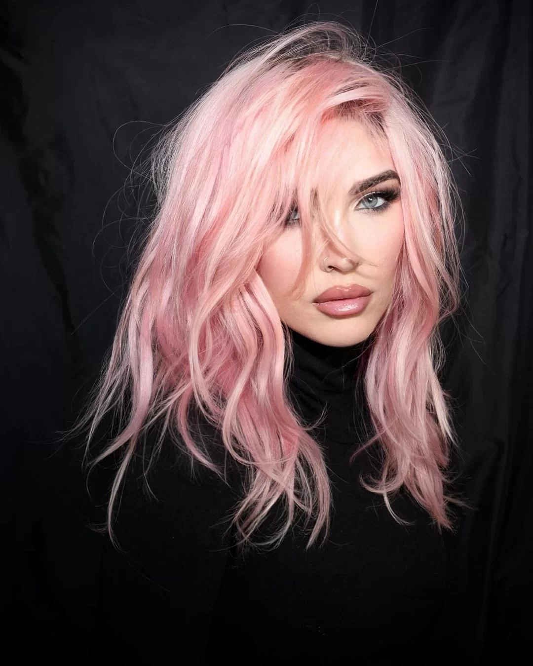 Megan Fox with pastel pink hair (Photo: Reproduction/Instagram/@meganfox) Lorena Bueri