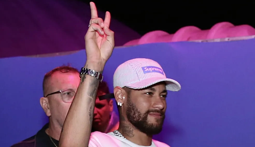 Neymar gets involved in confusion during Thiaguinho's event and video