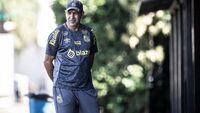 Santos gives up on Grohe, but keeps an eye on