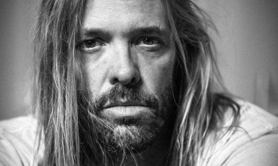 Fans pay tribute to drummer Taylor Hawkins