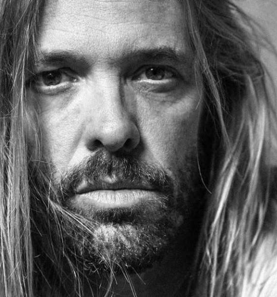 Fans pay tribute to drummer Taylor Hawkins