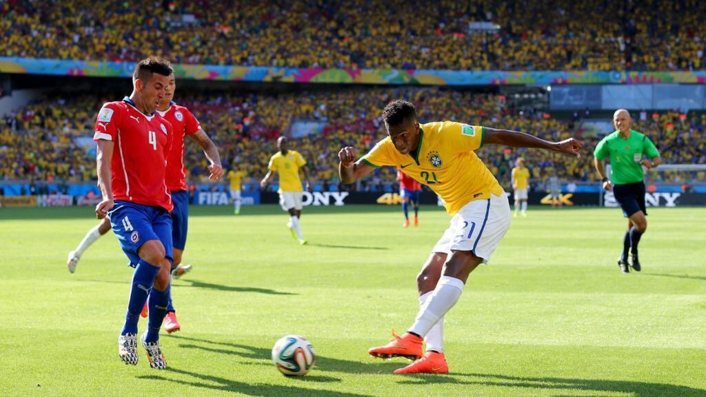 Jô in action for the Brazilian team