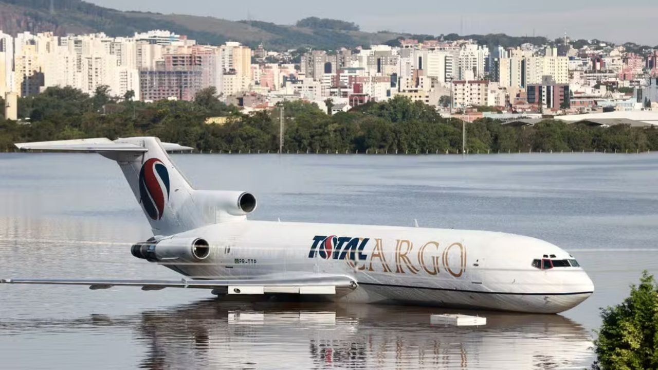 Minister hopes to reopen Porto Alegre airport by Friday