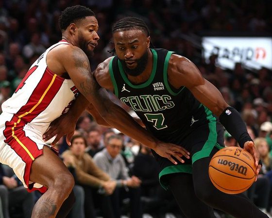 With Tatum's double double, Celtics close series against Heat