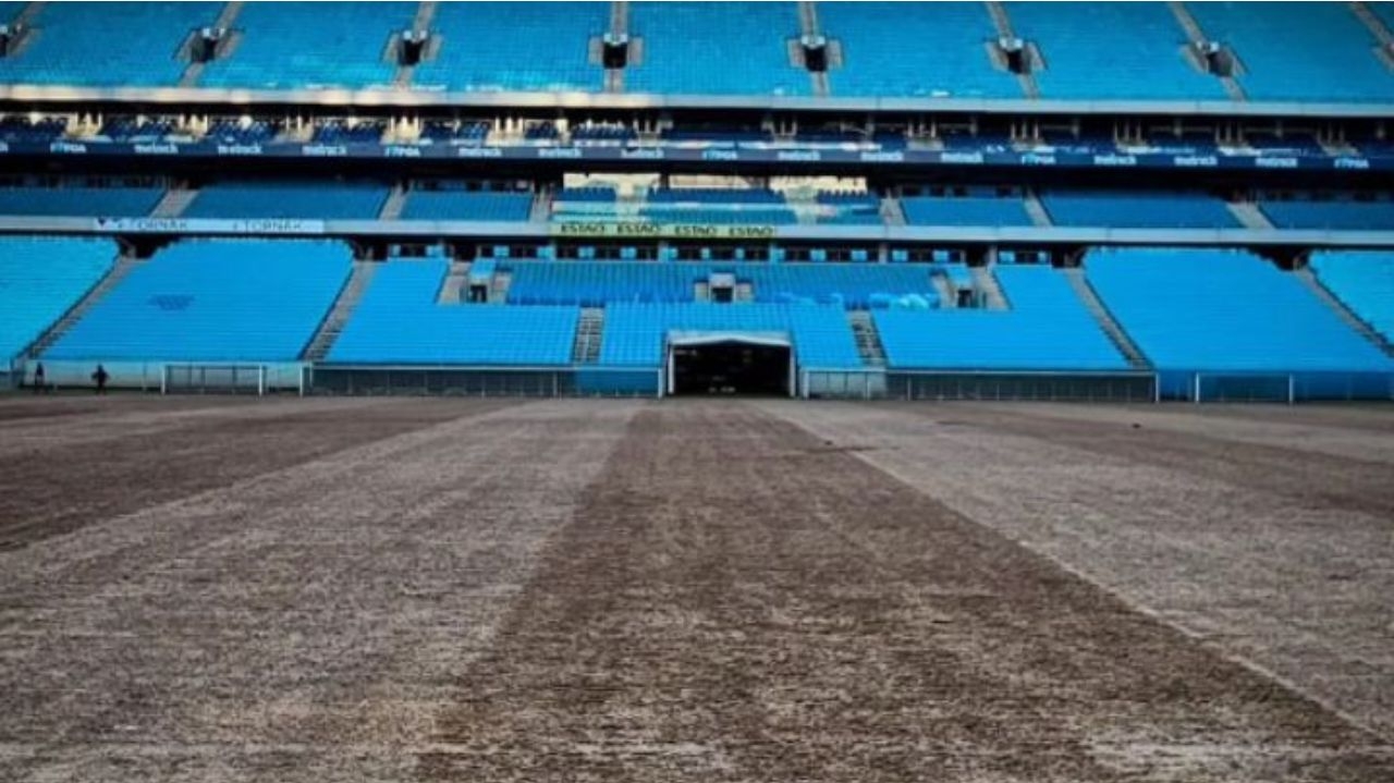 Arena do Grêmio undergoes cleaning inside after climate catastrophe floods