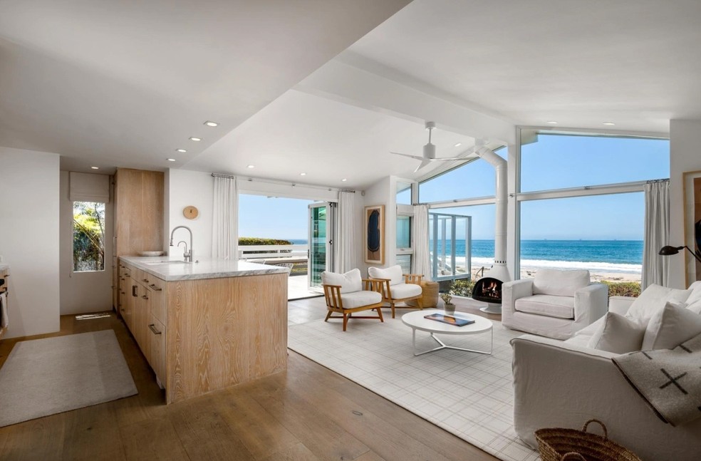The couple's mansion by the sea in California (Photo: Berkshire Hathaway) Lorena Bueri