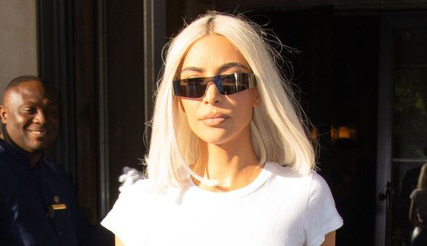 Kim Kardashian shows off tiny waist in tight pants after