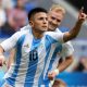 Argentina wins and qualifies in men's football