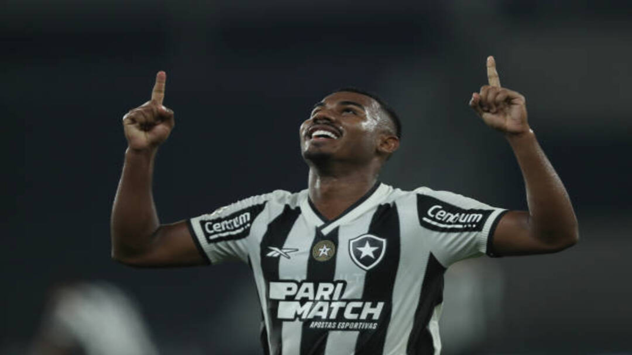Botafogo dominates, beats Atlético MG and gets closer to the lead