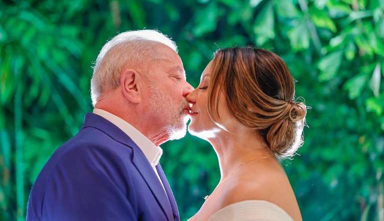 Lula's wife opens Instagram profile to the public with several