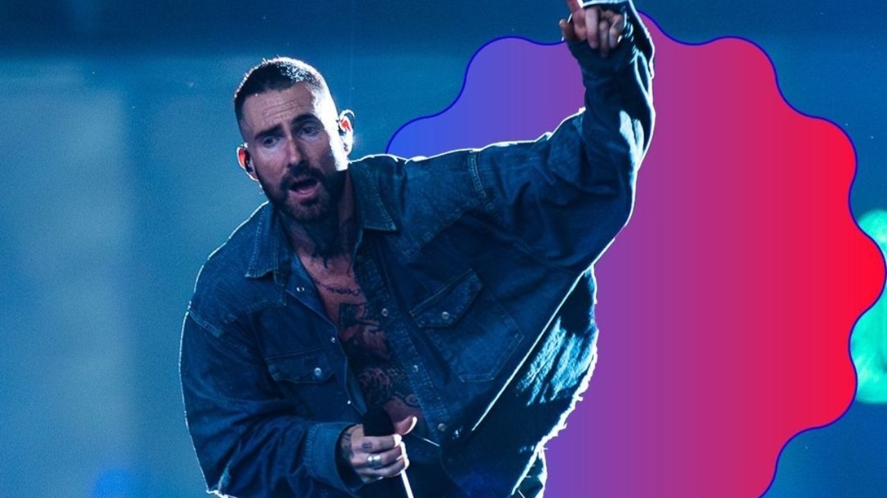 Maroon 5 moves fans with the band's greatest hits