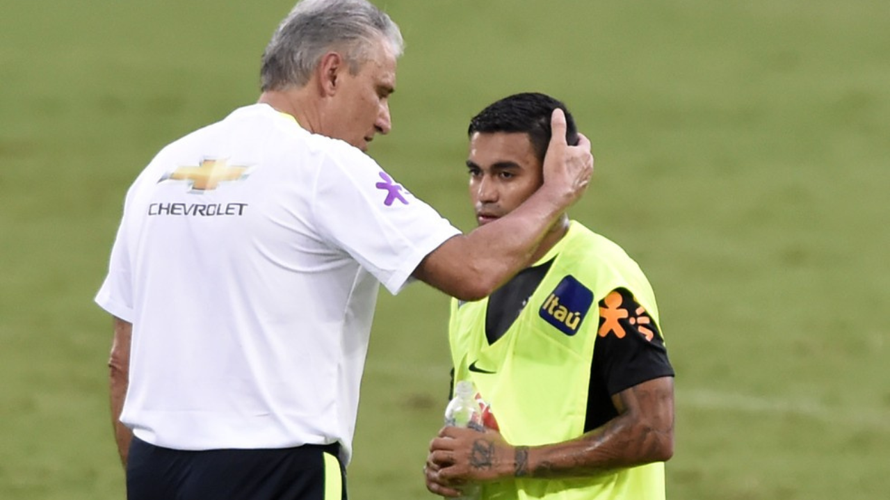 Negotiations between Flamengo and Palmeiras could bring Tite and Dudu