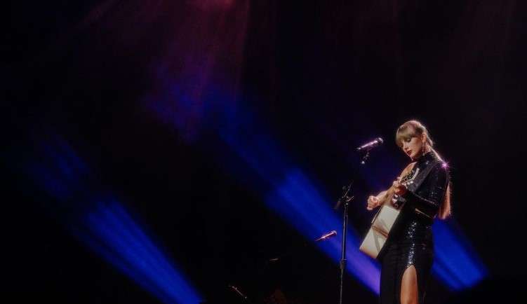 Taylor Swift breaks another Billboard record