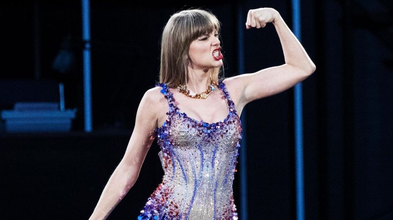 Taylor Swift's "Style" Surpasses 800 Million Streams on Spotify