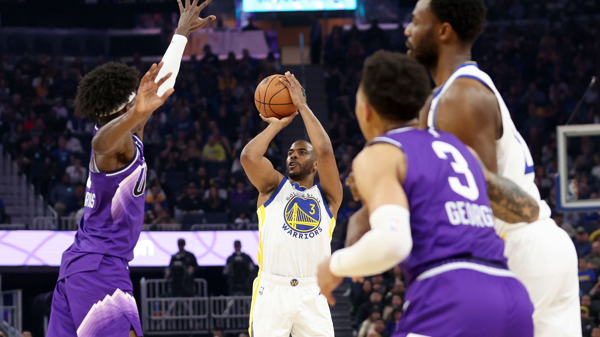 Chris Paul in action for the Warriors