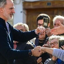 Spain's monarchs return to Valencia after flood tragedy